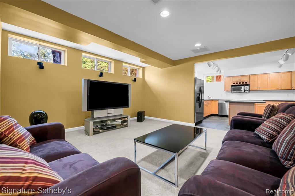 6925 Elm Park Drive, Troy, MI 48098 — Photo 25