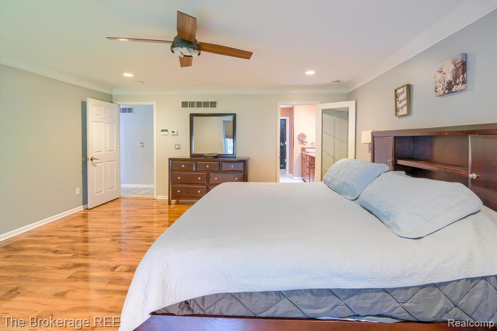 5239 Farmridge Lane, Grand Blanc, MI 48439 — Photo 34