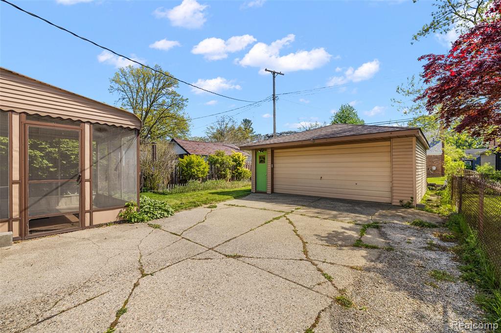 637 S Edgeworth Avenue, Royal Oak, MI 48067 — Photo 41