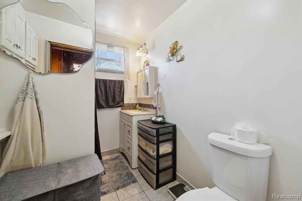 587 E DRAYTON Street, Ferndale, MI 48220 — Photo 9