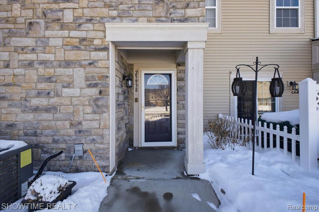 25938 MARITIME Circle S, Harrison Township, MI — Photo 2