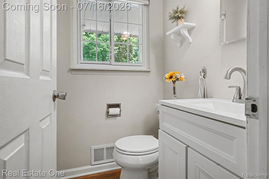 4255 Greensboro Drive, Troy, MI 48085 — Photo 9