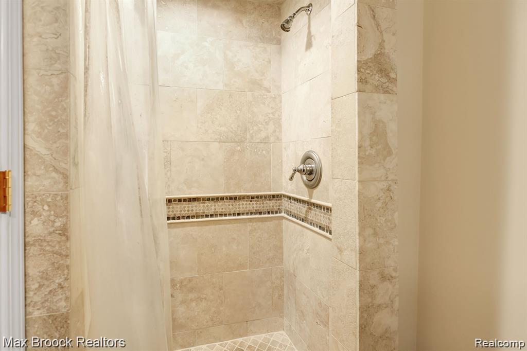 44252 FELSTONE Drive, Sterling Heights, MI 48313 — Photo 16