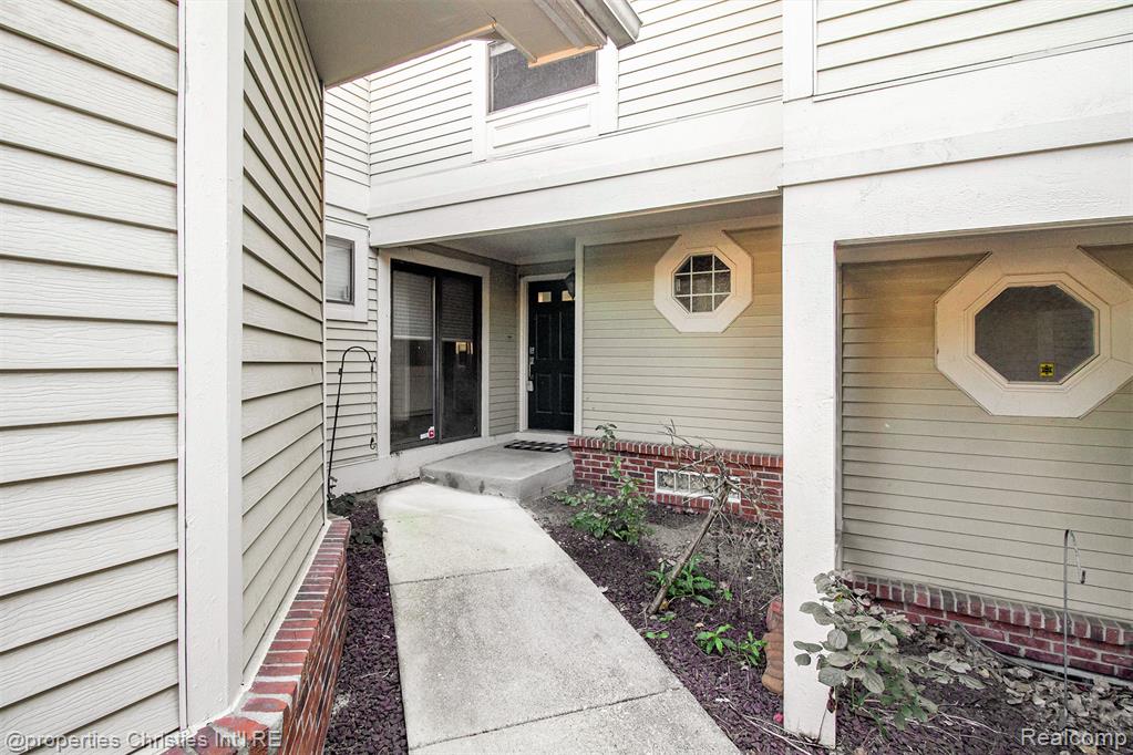 5762 DRAKE HOLLOW Drive W, West Bloomfield, MI — Photo 2