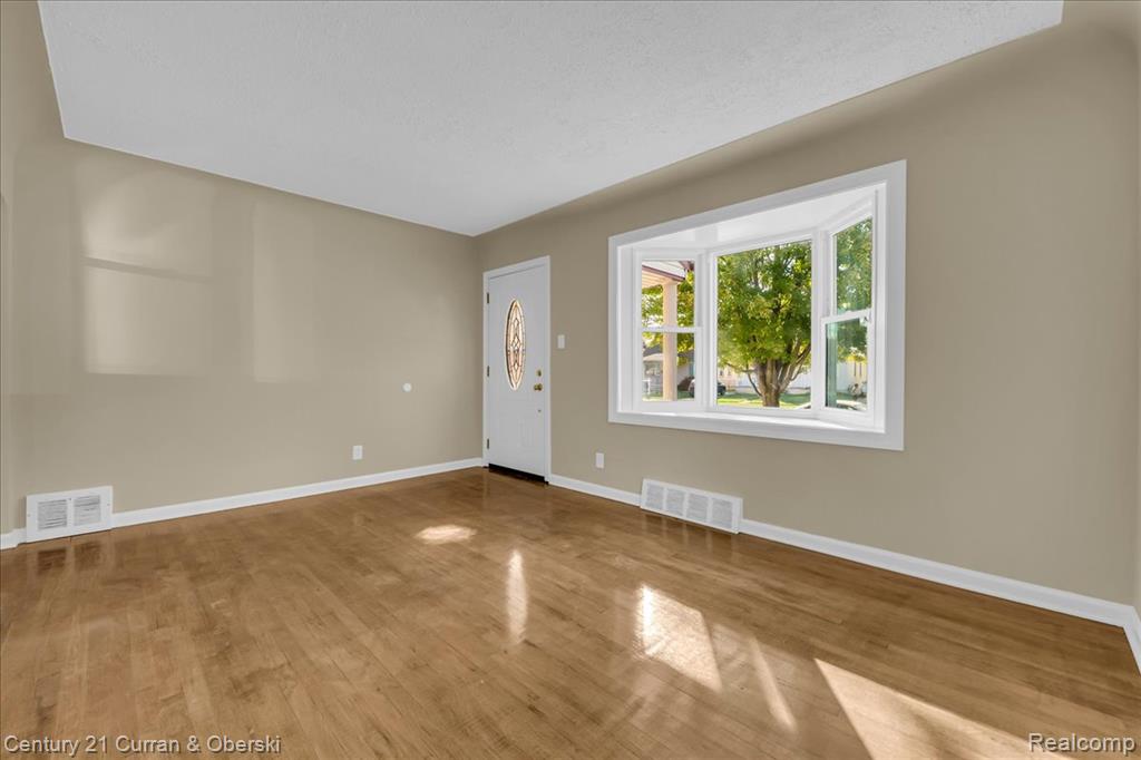 4191 Grindley Park Street, Dearborn Heights, MI 48125 — Photo 5