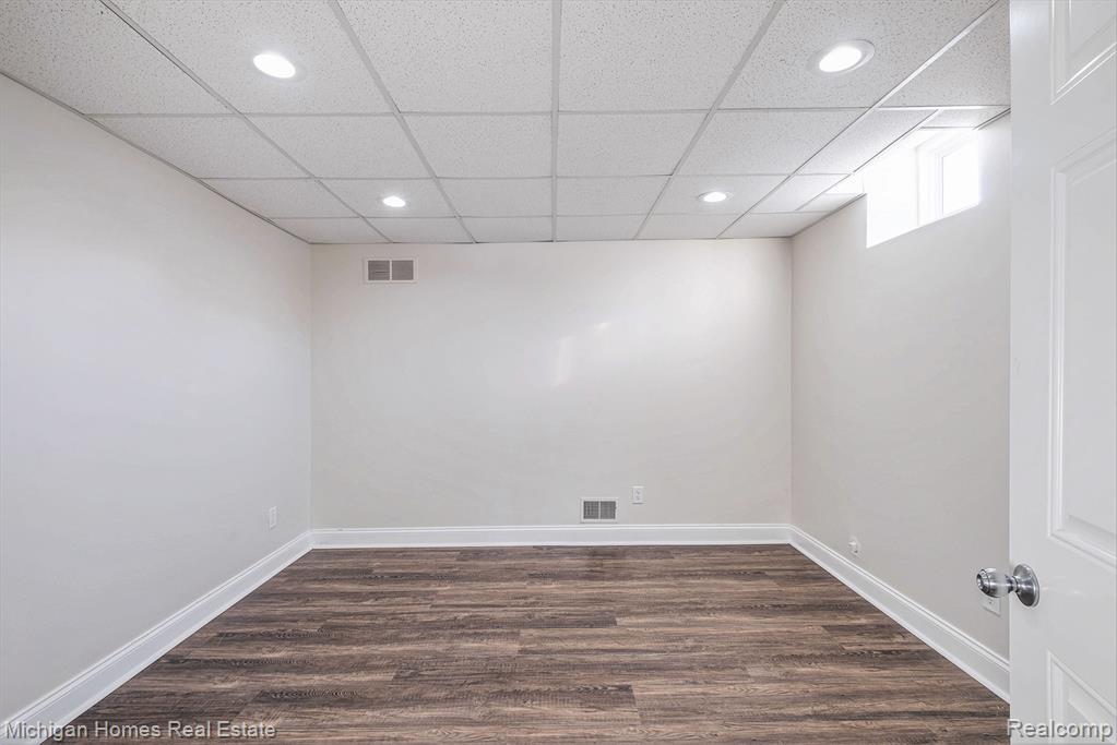 8096 Peninsula Circle, Grand Blanc, MI — Photo 29