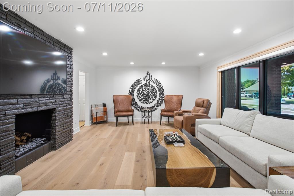 600 WOODCREST Drive, Dearborn, MI 48124 — Photo 12