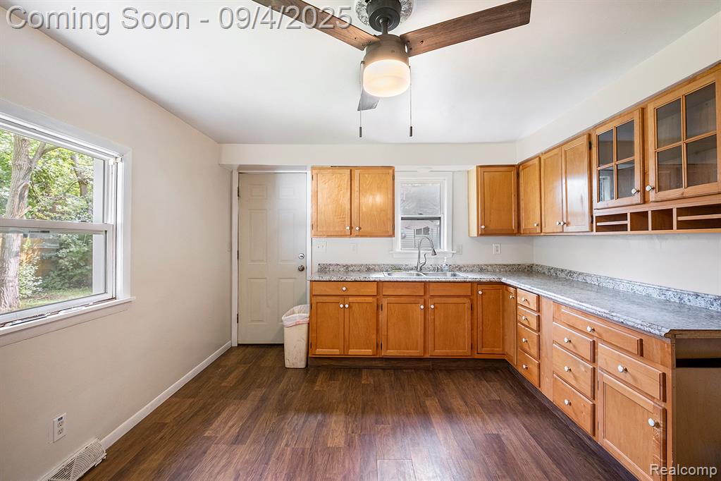 565 Beach Street, Mount Morris, MI 48458 — Photo 5