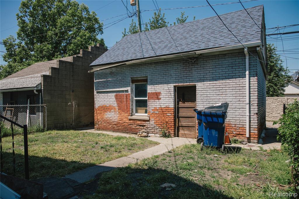 2441 Holbrook Street, Hamtramck, MI 48212 — Photo 27