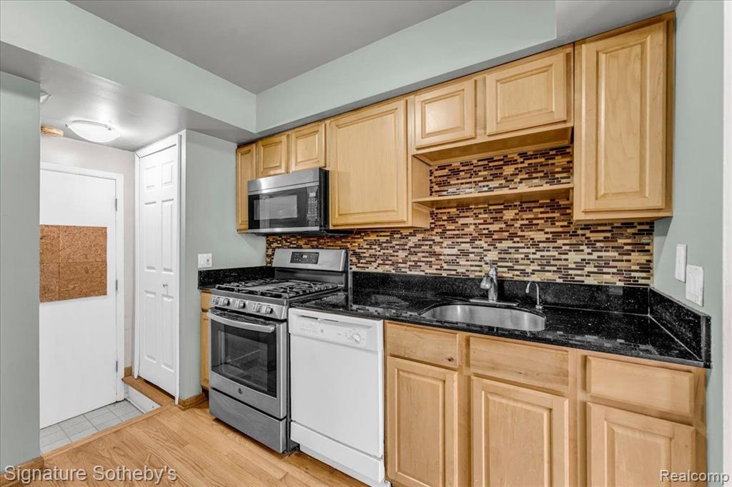 1598 BRENTWOOD Drive, Troy, MI 48098 — Photo 11