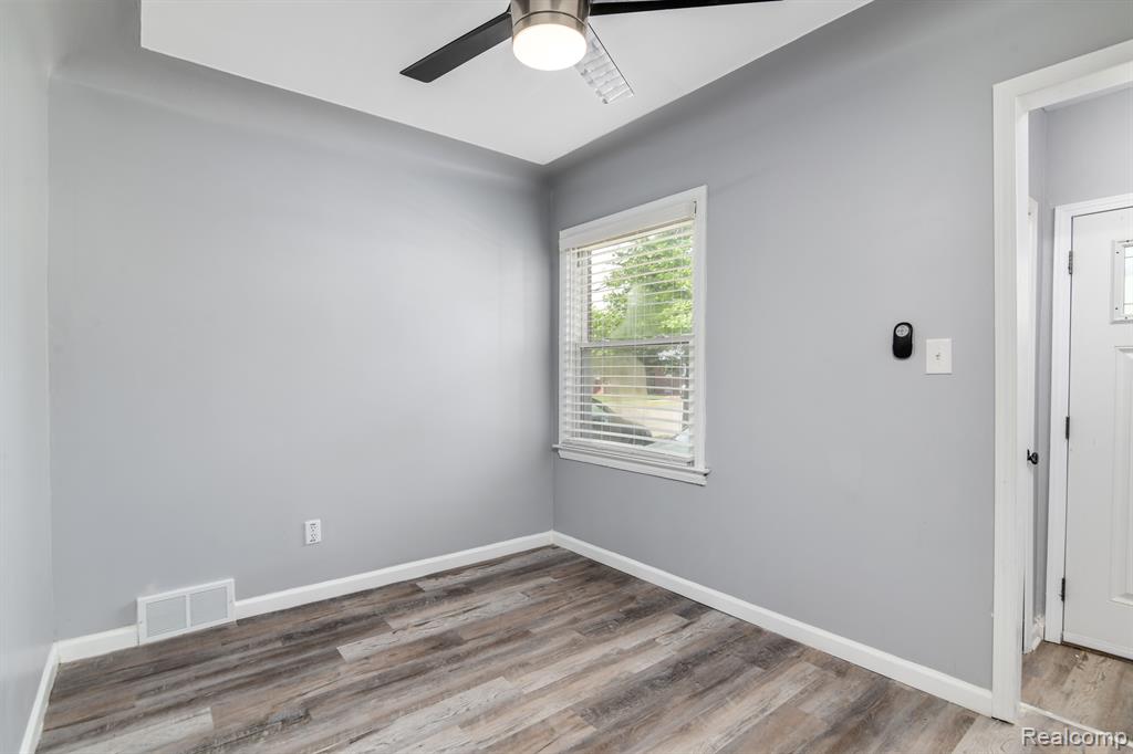 15810 ROBSON Street, Detroit, MI 48227 — Photo 6