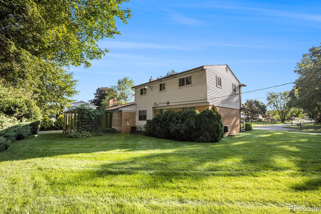 6603 Guildford Drive, Shelby Twp, MI 48316 — Photo 25