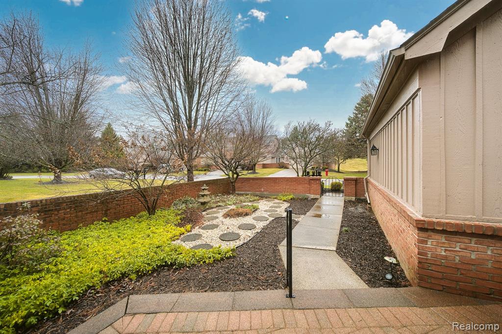 37799 SIENA Drive, Farmington Hills, MI 48331 — Photo 4