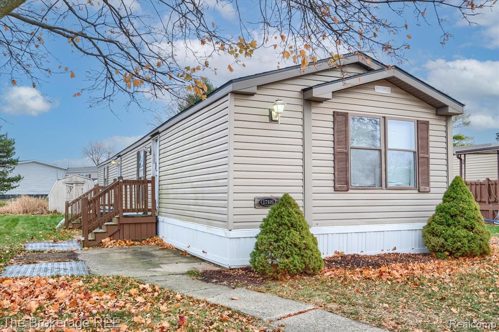 17101 Kropf Avenue, Davisburg, MI 48350 — Photo 2