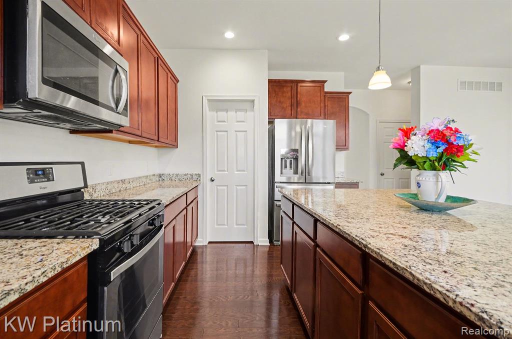 55321 Demaret Drive, Macomb, MI 48042 — Photo 11