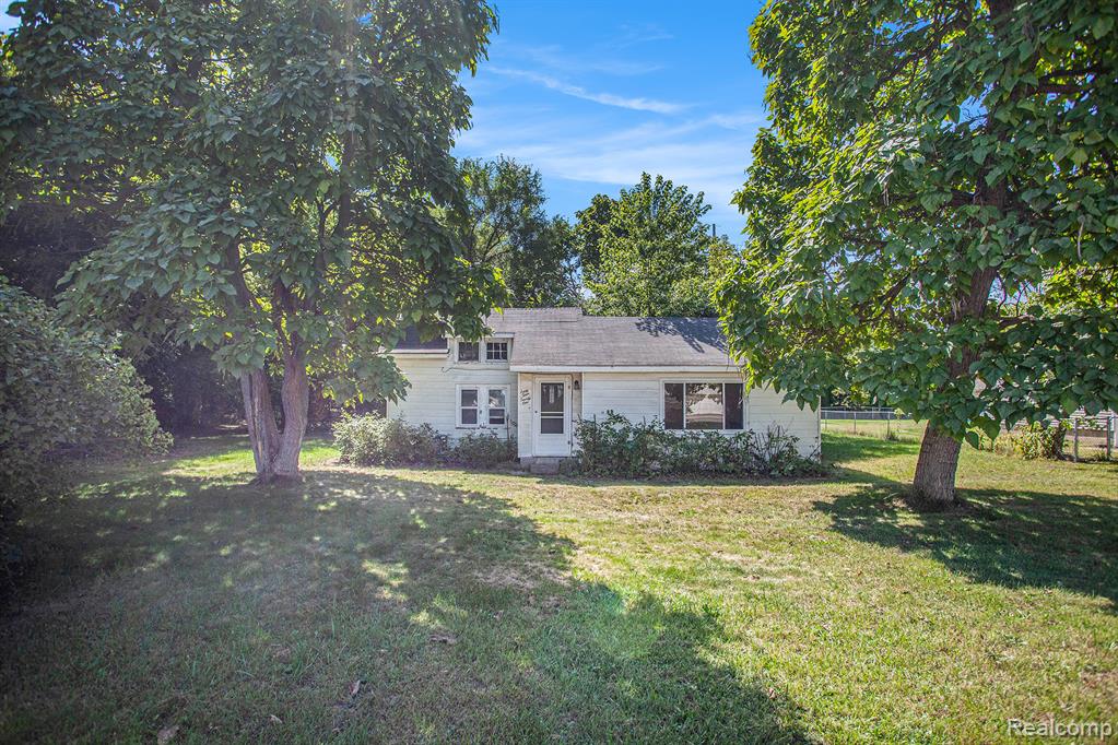 6421 Elizabeth Lake Road, Waterford, MI 48327 — Photo 4