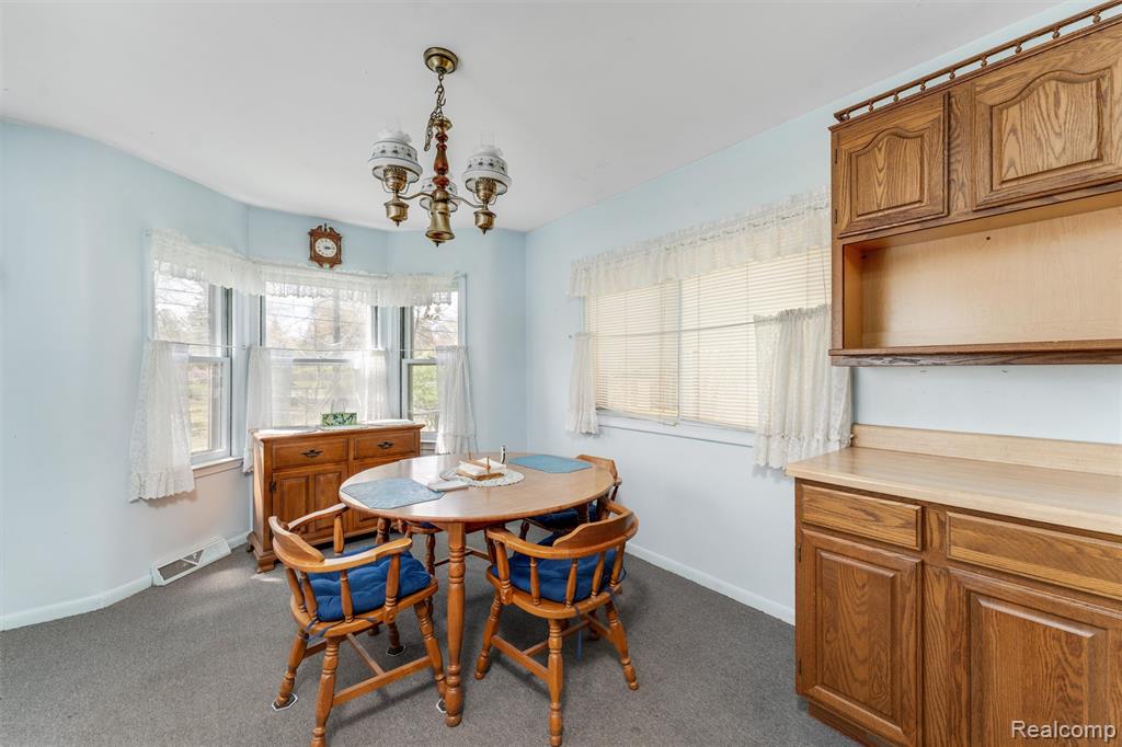 5711 Crescent Road, Waterford, MI 48327 — Photo 14