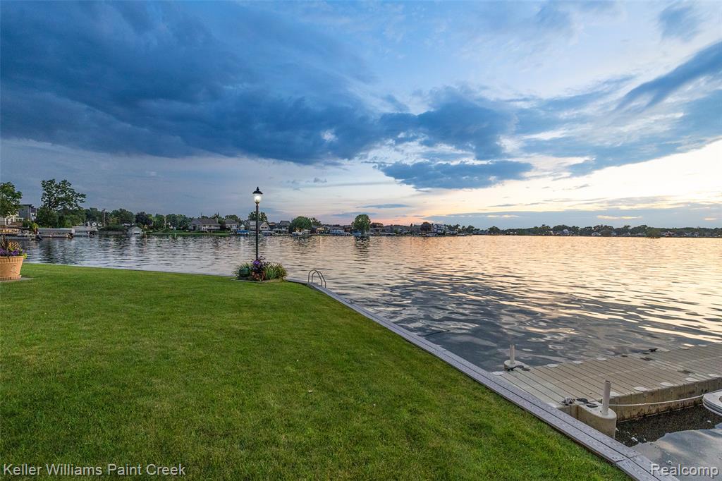 328 S Broadway Street, Lake Orion, MI 48362 — Photo 23