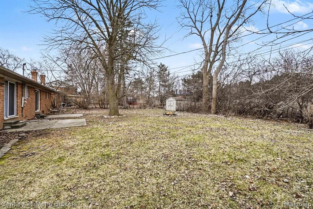 3509 Ridgecliffe Drive, Flint, MI 48532 — Photo 16