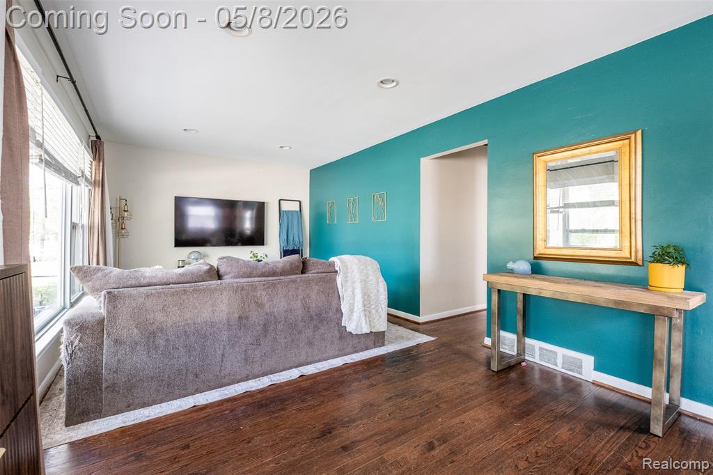 8796 Saratoga Street, Oak Park, MI 48237 — Photo 8