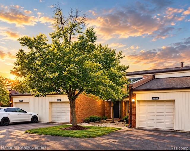 18268 University Park Drive, Livonia, MI 48152