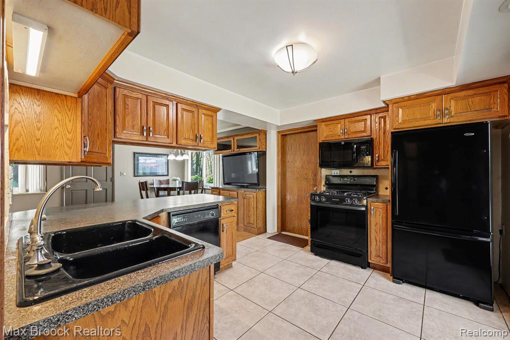33711 Schneider Road, Chesterfield, MI 48047 — Photo 10