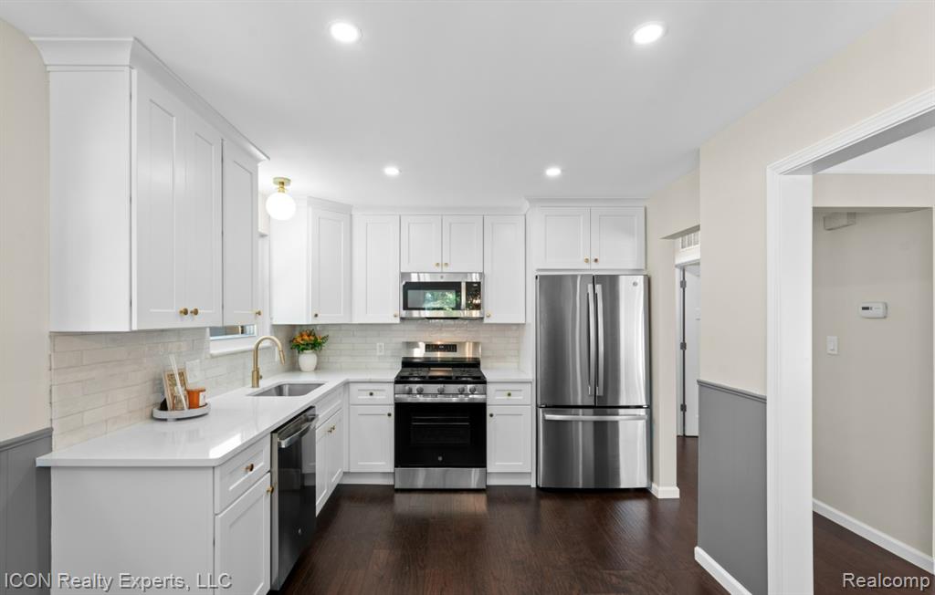 5674 N Lafayette Street, Dearborn Heights, MI 48127 — Photo 8