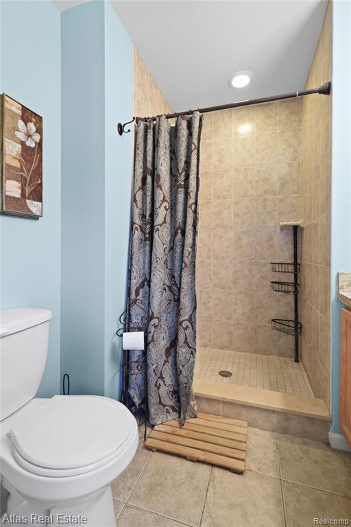 4028 Grand Oaks Court, Burton, MI 48519 — Photo 27