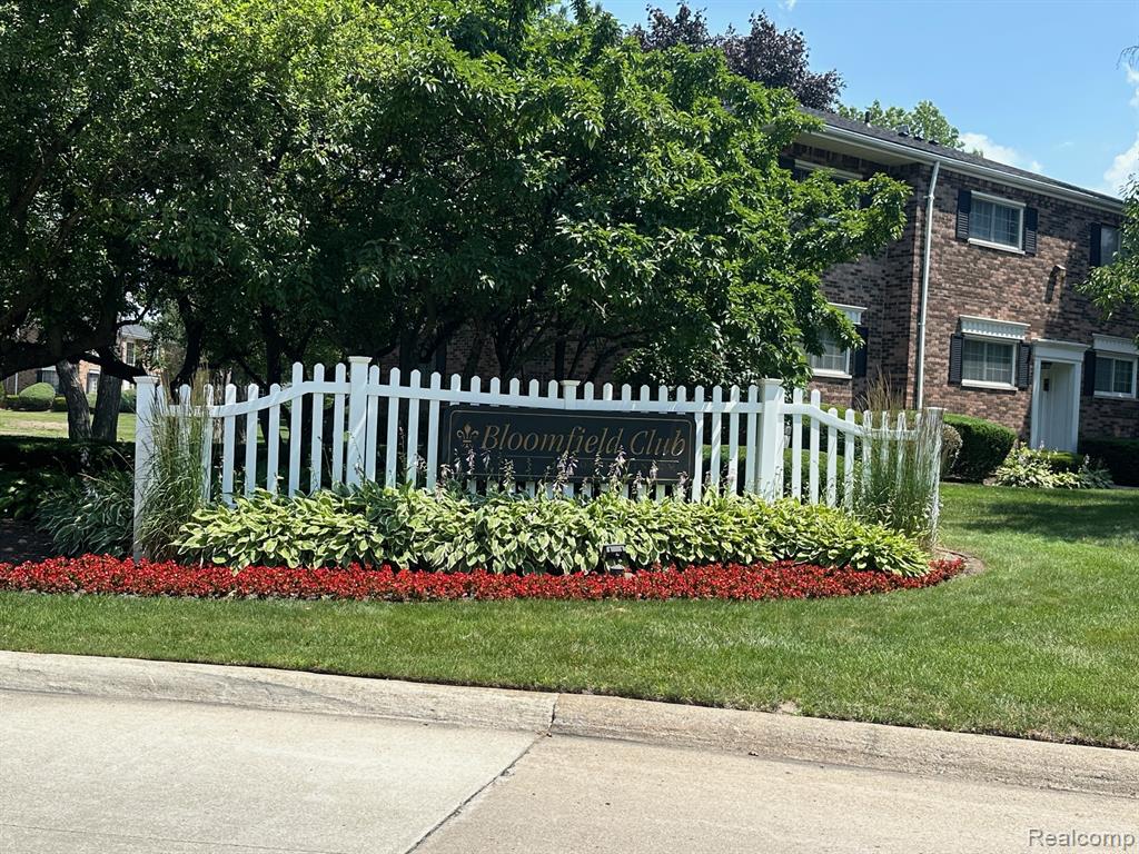 628 E Fox Hills Drive, Bloomfield Hills, MI 48304 — Photo 5
