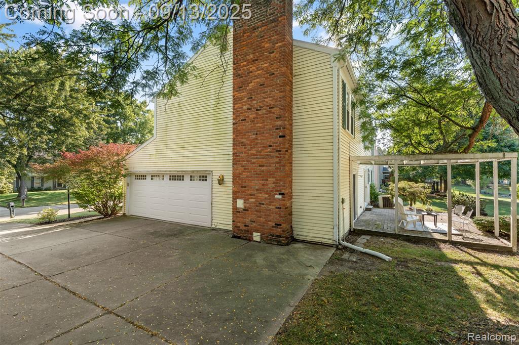 5493 S Piccadilly, West Bloomfield, MI — Photo 29