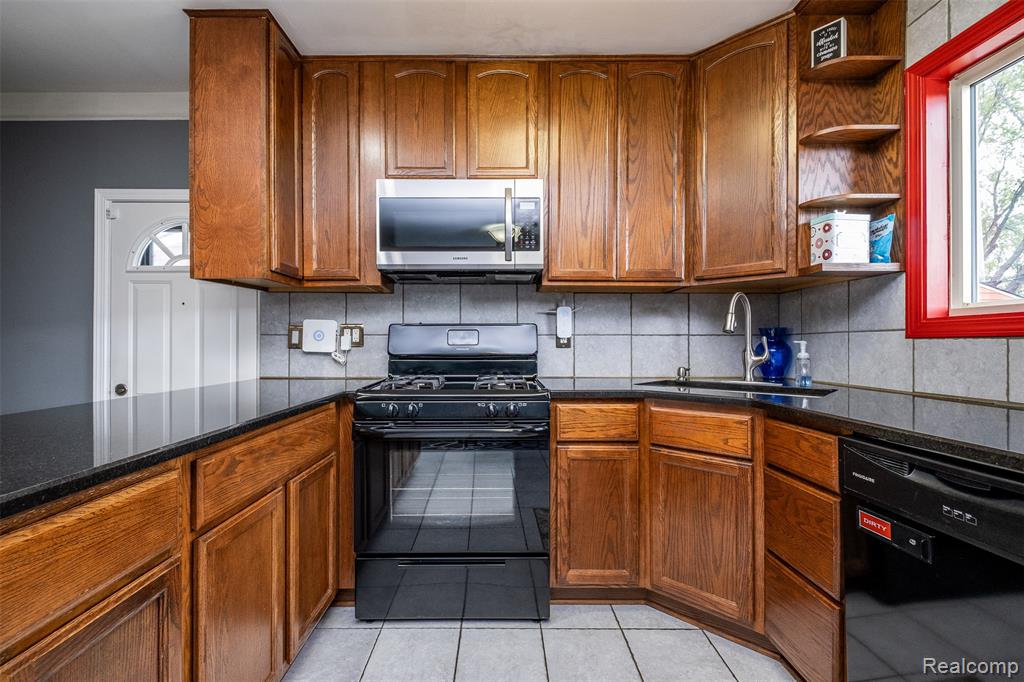30534 Spybrook Street, Roseville, MI 48066 — Photo 16