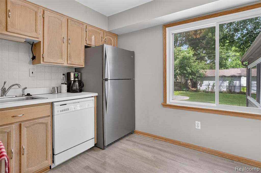15690 Birwood Avenue, Beverly Hills, MI 48025 — Photo 10