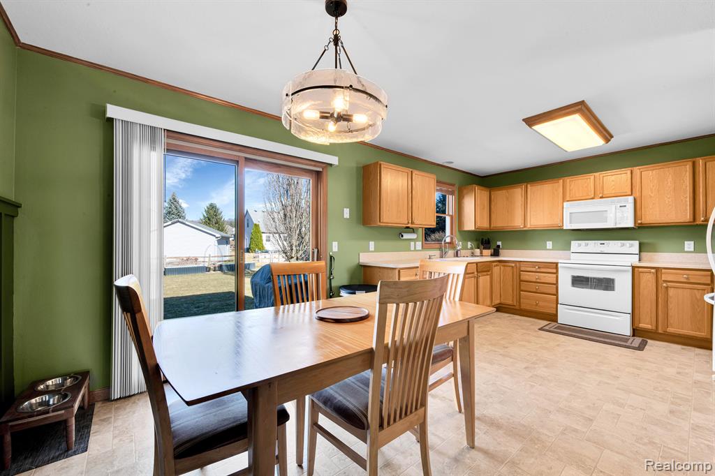 566 Webber Drive, Temperance, MI 48182 — Photo 9