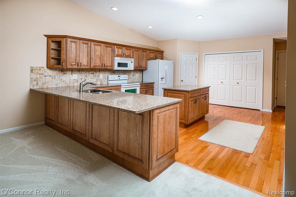 804 Crystal Lane, Marysville, MI 48040 — Photo 10