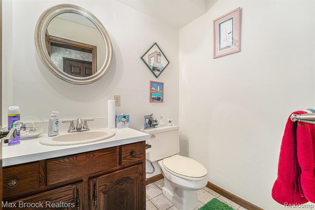 5242 CARDINAL Drive, Troy, MI 48098 — Photo 13