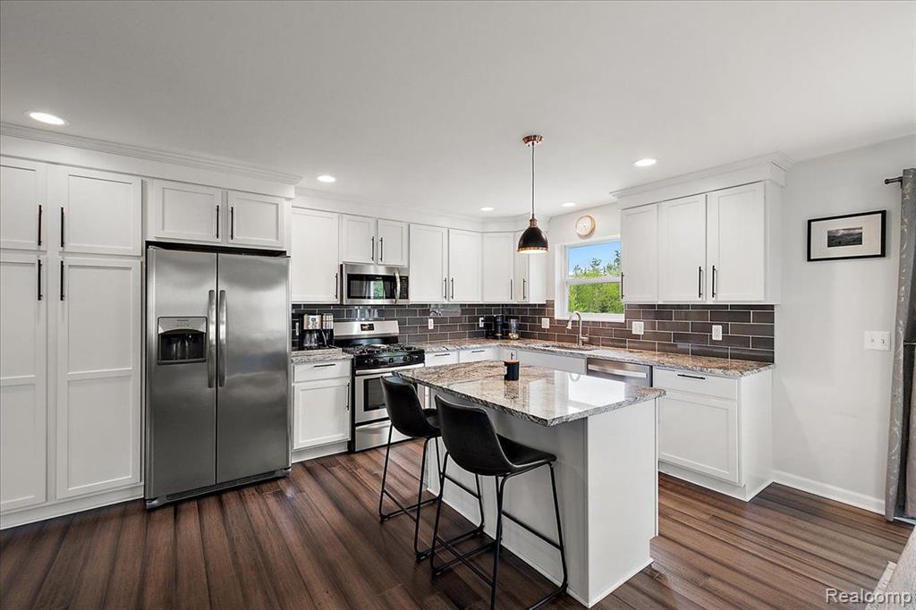 7611 Peninsula, Waterford, MI 48327 — Photo 14