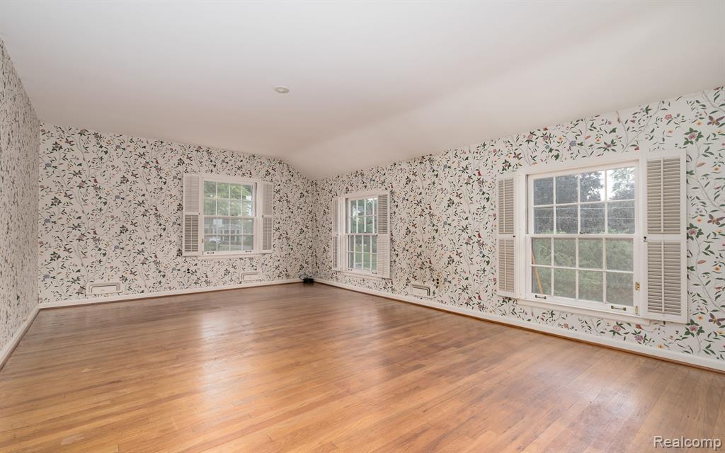 555 N GLENGARRY Road, Bloomfield Hills, MI 48301 — Photo 20