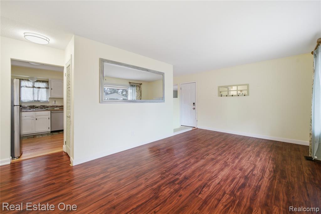 2276 Lakewood Way, Pinckney, MI 48169 — Photo 5