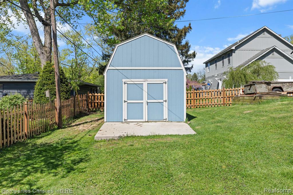 6785 GRASSLAND Avenue, West Bloomfield, MI 48324 — Photo 30