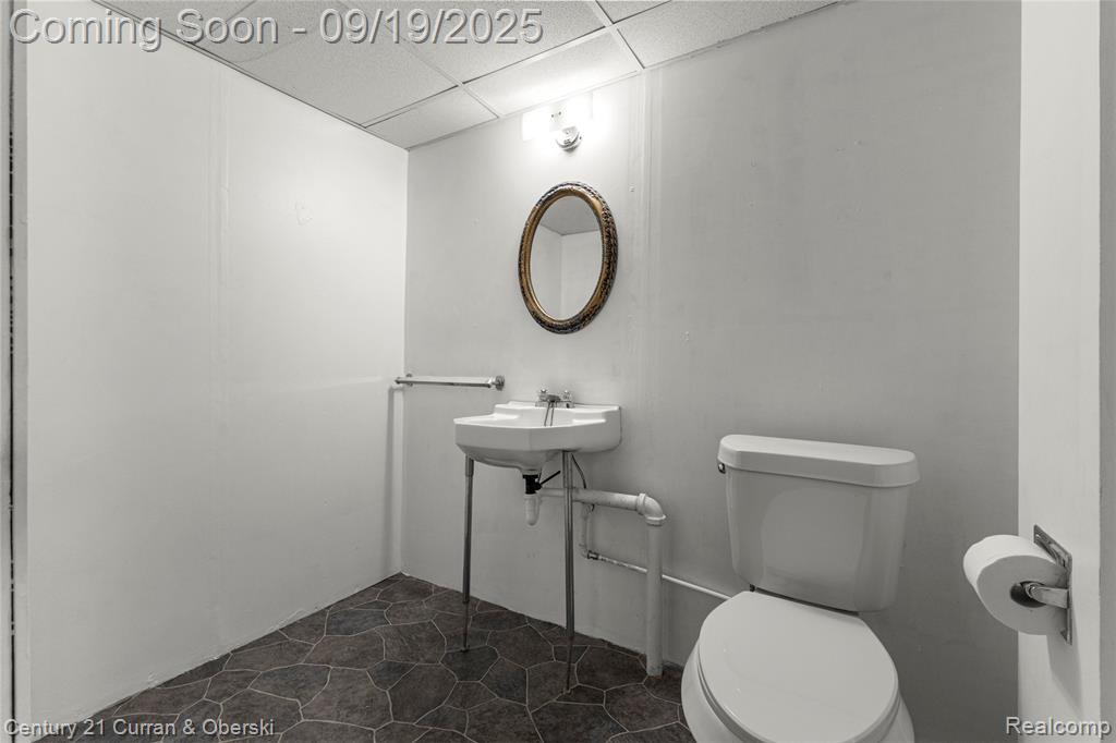 9001 Leverne, Redford, MI 48239 — Photo 32