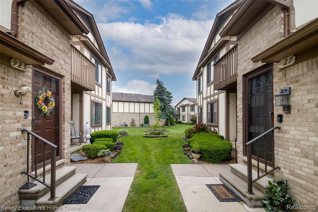 929 Country Club Drive, Saint Clair Shores, MI 48082 — Photo 20