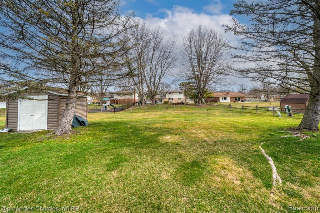 4684 CHAPEL Drive, Troy, MI 48085 — Photo 27
