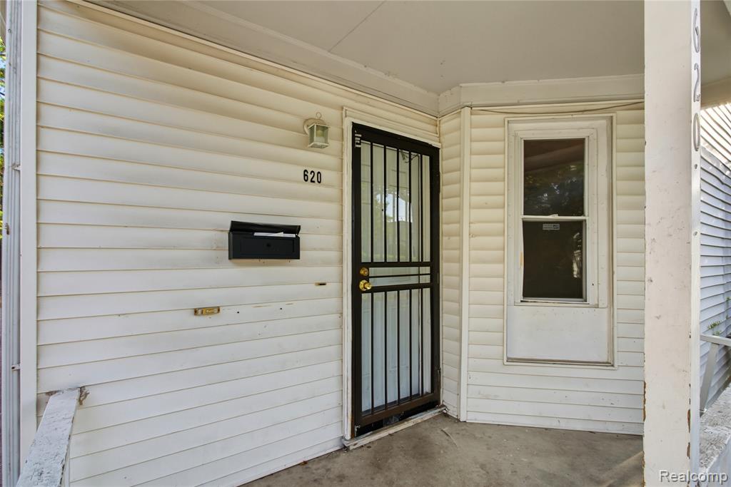 620 E 2ND Street, Flint, MI 48503 — Photo 2