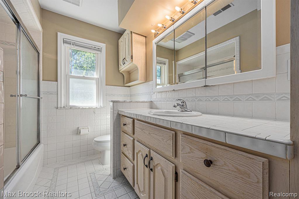60 E Hurst Drive, Troy, MI 48085 — Photo 13