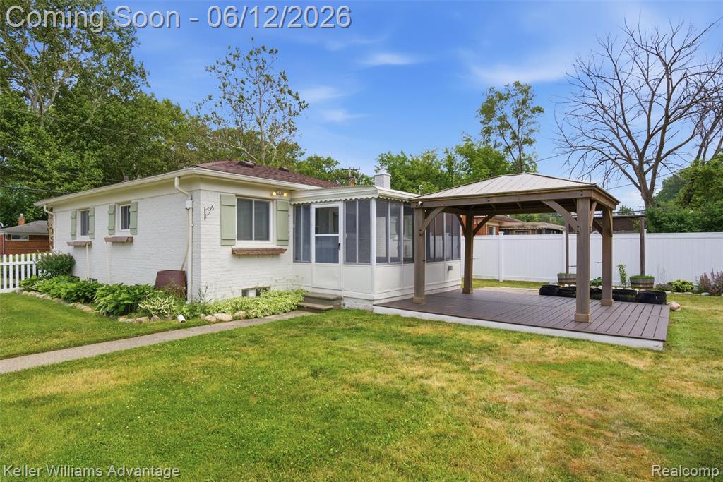 23111 Scotia Road, Oak Park, MI 48237 — Photo 40