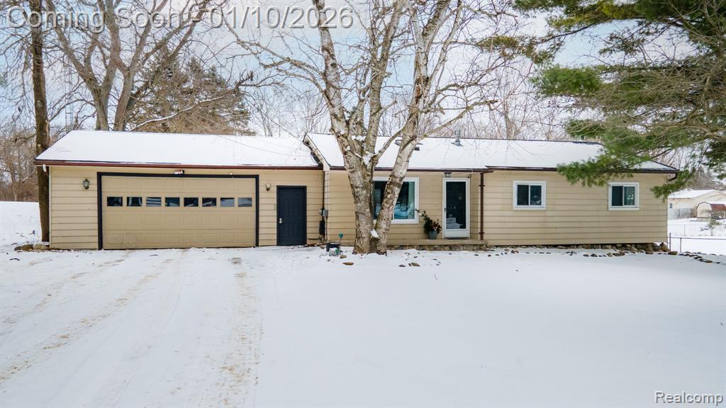 11422 Crosby Road, Fenton, MI 48430 — front exterior
