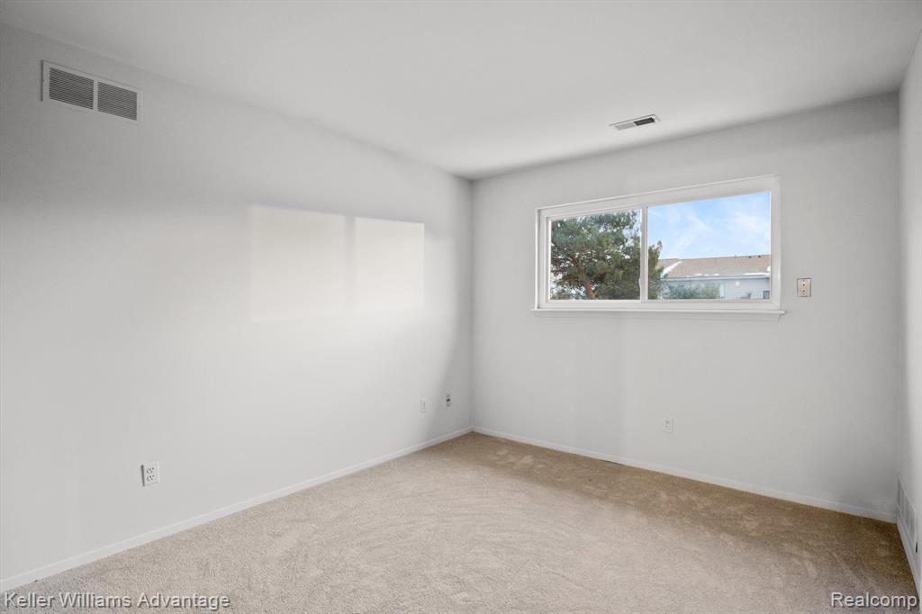 31993 W 12 MILE Road, 313, Farmington Hills, MI 48334 — Photo 19