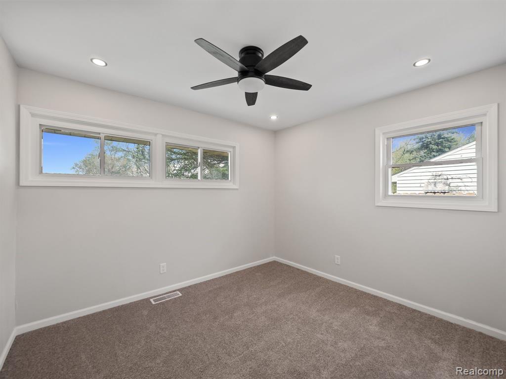558 S 24TH Street, Saginaw, MI 48601 — Photo 6