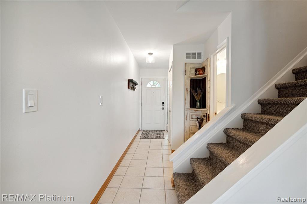 24458 BASHIAN Drive, Novi, MI — Photo 8