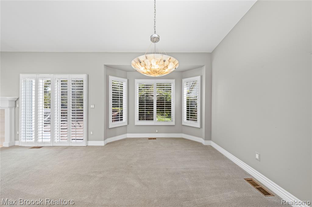 5015 Lake Vista Drive, West Bloomfield, MI 48323 — Photo 15